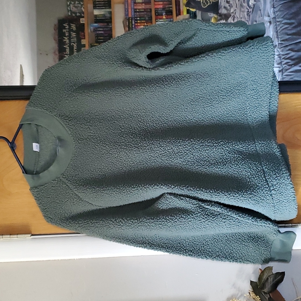 Old Navy Sweat Shirt